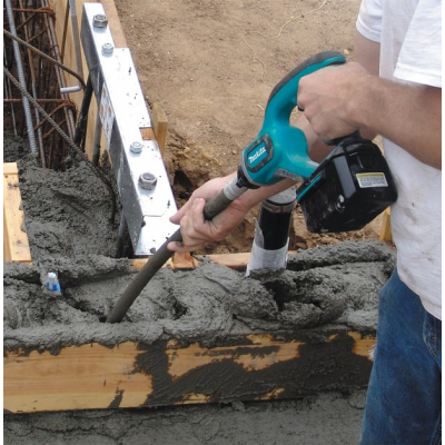 Zagęszczacz betonu DVR450RTE Makita 18V 120cm + 2x5,0Ah